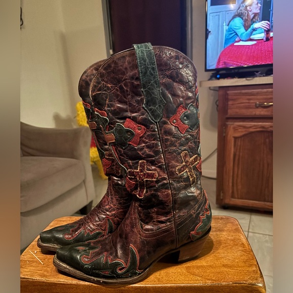 Vintage Corral Western Cowboy Boots with Cross Design - Picture 3 of 9